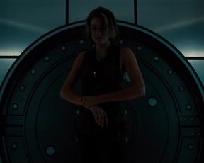 Sexy Shailene Woodley Nude - Allegiant (2016) 