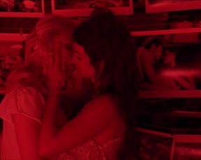 Sexy Scarlett Johansson, Penélope Cruz Sexy - Vicky Cristina Barcelona (2008) TV show scenes