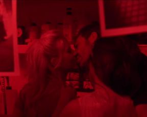 Sexy Scarlett Johansson, Penélope Cruz Sexy - Vicky Cristina Barcelona (2008) TV show scenes