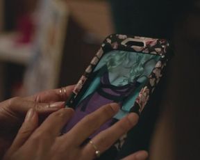 TV show scene Frankie Shaw, Samara Weaving - SMILF s01e03 (2017) 