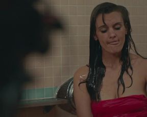 TV show scene Frankie Shaw, Samara Weaving - SMILF s01e03 (2017) 