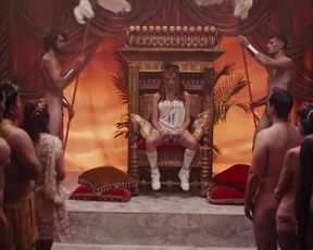 TV show scene Frankie Shaw, Samara Weaving - SMILF s01e03 (2017) 