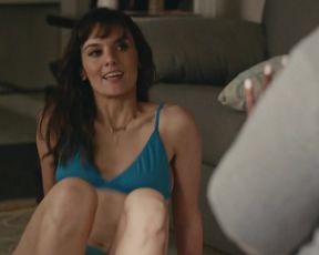 TV show scene Frankie Shaw, Samara Weaving - SMILF s01e03 (2017) 