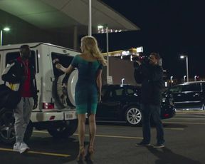 TV show scene Frankie Shaw, Samara Weaving - SMILF s01e03 (2017) 