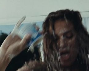 Elisa Tovati Nude - 99 francs (2007)