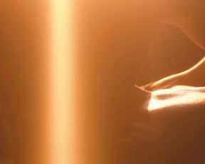 Jasmine Truong - Chuzaja vojna (2014) celebrity sexy video