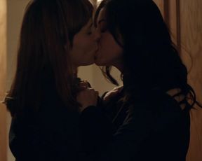 Alexa-Jeanne Dube, Kimberly Laferriere - FemininFeminin s01e05 (2014) celebs topless scenes