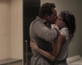 Cindy_Sampson_-_Rogue_s03e01 (2015)