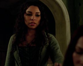 Lise_Slabber__Jessica_Parker_Kennedy__Clara_Paget_-_Black_Sails_s02e01 (2014)