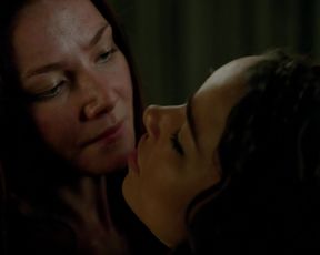 Lise_Slabber__Jessica_Parker_Kennedy__Clara_Paget_-_Black_Sails_s02e01 (2014)