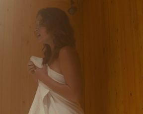 Nicole_Fox_-_Girlhouse (2014)