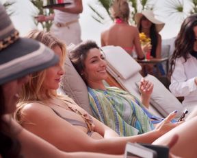 Beau_Garrett__Necar_Zadegan_-_Girlfriends__Guide_to_Divorce_s01e01-07 (2014)