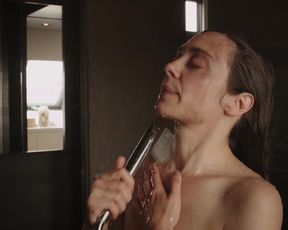 Julia Richter - Bella Amore - Widerstand zwecklos (2014) celeb nude scene