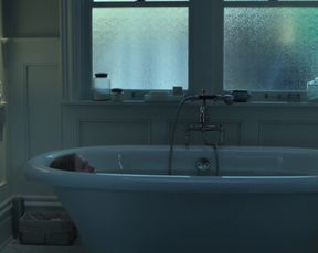 Amanda Seyfried nude - Fathers_and_Daughters (2015)