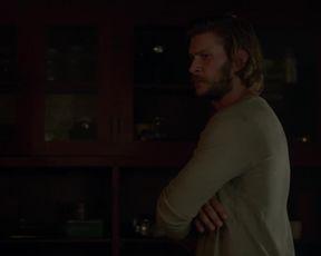 Laura_Vandervoort_-_Bitten_s01e09 (2014)