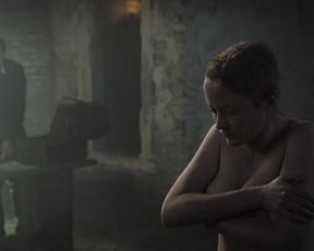 Silke Bodenbender, Christina Simhandl, Franziska Singer - Die Seelen im Feuer (2014) actress sexy scene