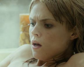 Erin_Richards_-_The_Quiet_Ones (2014)