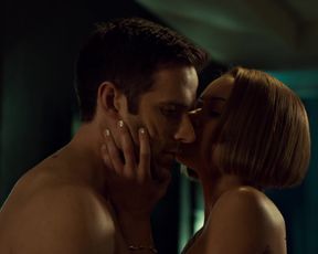 Tatiana_Maslany_-_Orphan_Black_s02e03-05_ (2014)