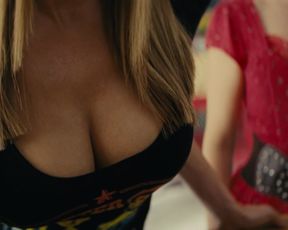 Sofia_Vergara__Reese_Witherspoon_-_Hot_Pursuit (2015)
