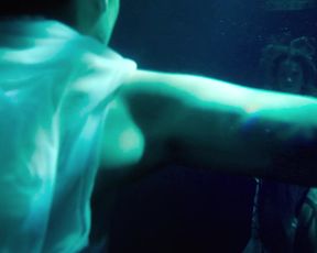 Lilly-Fleur_Pointeaux__Gala_Besson_-_Horsehead (2014)