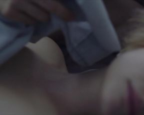 Gaby_Hoffmann__Alison_Sudol__Amy_Landecker_-_Transparent_s01e01 (2014)