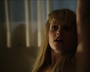 Melissa Rauch naked - The_Bronze (2015) Funny Sport Nude Scene