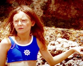 Natalia Avelon - Alles Inklusive (2014) celebs topless scenes