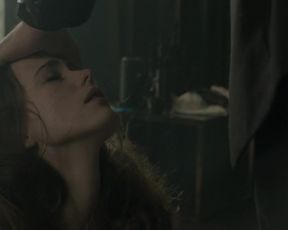 Stacy_Martin_-_The_Lady_in_the_Car_with_Glasses_and_a_Gun (2015)