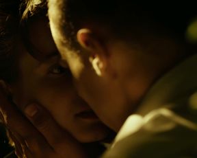 Mariya Poezzhaeva - Motylki s01e03 (2014) celeb topless scenes