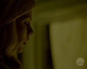 Laura_Vandervoort_-_Bitten_s01e02 (2014)