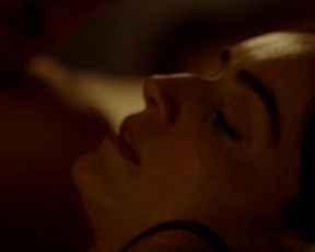 Paulina_Gaitan_-_Narcos_s01e05-08 (2015)