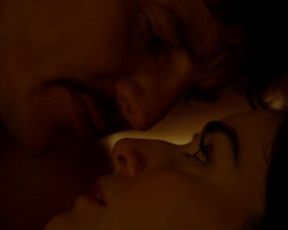 Paulina_Gaitan_-_Narcos_s01e05-08 (2015)