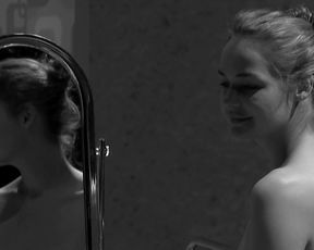 Luise Heyer - Harte (2015) celebs topless scenes