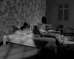 Luise Heyer - Harte (2015) celebs topless scenes