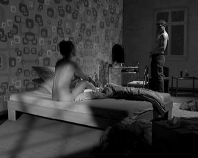 Luise Heyer - Harte (2015) celebs topless scenes