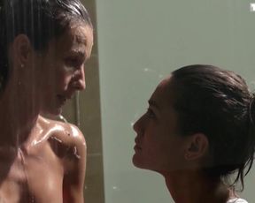 Jennifer Lauret - Une Famille Formidable s12e04 (2015) celeb nude video