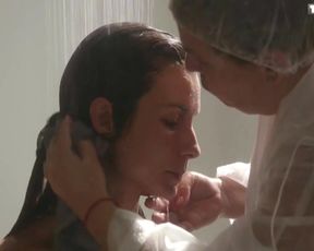 Jennifer Lauret - Une Famille Formidable s12e04 (2015) celeb nude video