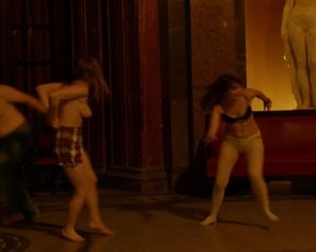 Victoire Gonin-Labat, Magdalena Korpas - Le tournoi (2015) celeb sexy