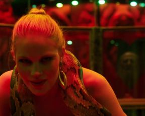 Anna-Maria Hirsch - Tod den Hippies!! Es lebe der Punk! (2015) celebrity sexy video