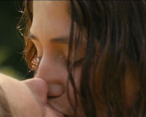 Cecile De France, Izia Higelin - La belle saison (2015) celeb hot scene