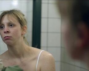 Sarah Lefevre hot - Paul est la (2017)