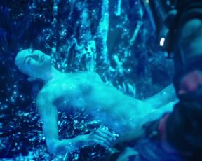 Florence Faivre - The Expanse s02e05 (2017) celeb hot scene