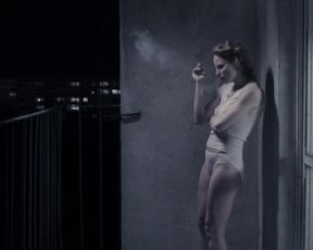 Julia Kijowska - Zjednoczone stany milosci (2016) celebs topless scenes