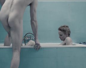 Julia Kijowska - Zjednoczone stany milosci (2016) celebs topless scenes