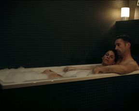 Jasmin Gerat sexy - Der Gutachter - Ein Mord zu viel (2017)