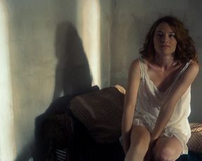 Valerie Pachner - Egon Schiele Tod und Madchen (2016) Nude movie scene