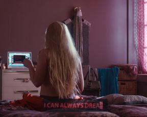 Florence_Pugh__Anna_Friel_-_Marcella_s01e02 (2016)