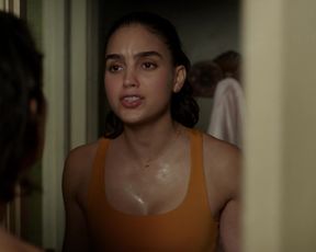 Mishel Prada, Roberta Colindrez, Melissa Barrera - Vida s03e02 (2020) celebs topless scenes