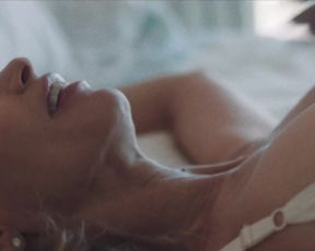 Susie Carla, Veronica Bloom, Brenda Marie Davies sexy - One In A Million (2016)