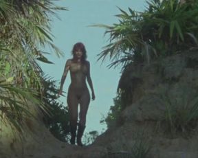 Elisa Heidrich - Animal Politico (2017) sexy nude scene